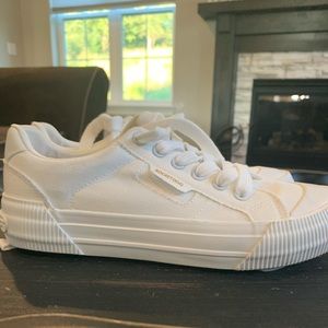 Rocket Dog tennis shoes - LIKE NEW - NO SCUFFS